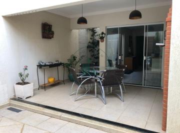 Casa · 130m² · 3 Quartos · 2 Vagas · 🏡 Casa 3 quartos, 2 vagas, 1 suíte no Jardim Caxambu! ✨