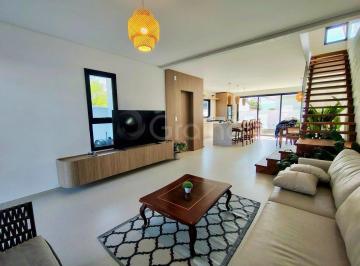 1 · Casa Geminada de 170m² com 3 suítes no bairro Daniela