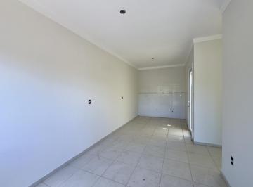 Living · Casa em condomínio com 2 dormitórios, vaga de garagem e churrasqueira na Olaria