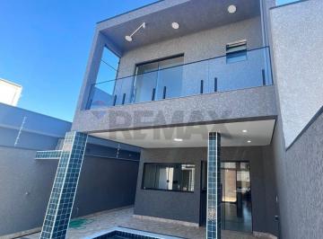 Casa · 3 Quartos · 3 Vagas · Alugue sua casa dos sonhos em Peruíbe!