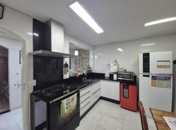 f44cfdd0-e69d-43a4-b7d5-661cd427b8cb · Versátil sobrado para venda em Vila Tolstoi com 2 quartos, sendo 1 suíte, 180m²