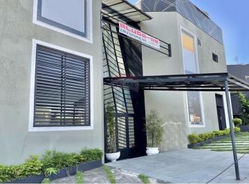 Comercial · 350m² · 6 Vagas · Alugue Prédio Comercial no Parque Renato Maia