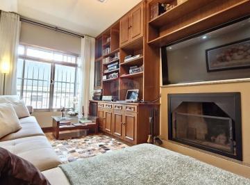 Casa · 223m² · 3 Quartos · 3 Vagas · Casa Ampla com 3 quartos, 3 vagas e churrasqueira