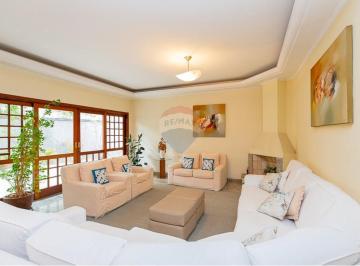Casa · 425m² · 5 Quartos · 3 Vagas · Casa de Condomínio, com 3 suítes e lazer .