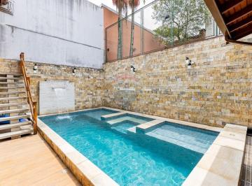 Casa · 276m² · 4 Quartos · 3 Vagas · Casa de Rua Impecável com 270m²: 4 Suítes, Piscina Aquecida e Área Gourmet no Jardim Marajoara