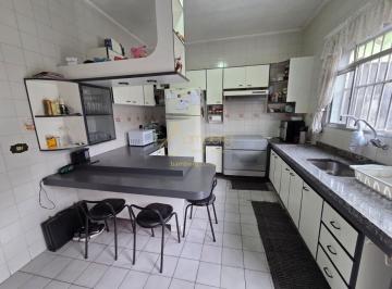 Casa · 200m² · 4 Quartos · 4 Vagas · Sua oportunidade de morar com segurança, espaço e tranquilidade!