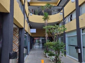 Comercial · 30m² · 1 Vaga · Sala comercial com vaga privativa junto ao metrô Adolfo Pinheiro