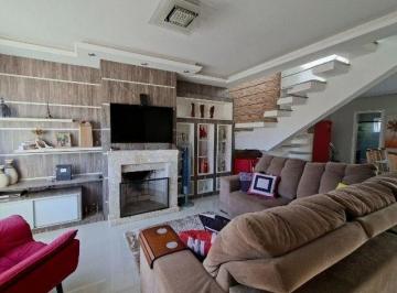 Casa · 249m² · 3 Quartos · 4 Vagas · Casa de 3 quartos, suíte, piscina no bairro Sarandi.