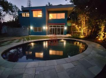 Casa · 550m² · 6 Quartos · 8 Vagas · Casa à Venda no Parque Primavera com 6 Suítes e Piscina