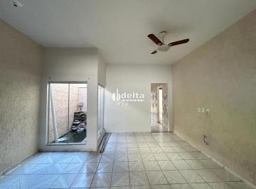 Casa · 250m² · 3 Quartos · 3 Vagas · Casa com 3 quartos sendo 1 suíte disponível para locação no bairro Santa Rosa em Uberlândia-MG