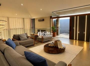 Casa · 1000m² · 5 Quartos · 5 Vagas · Casa Residencial Padrão em Uberlândia
