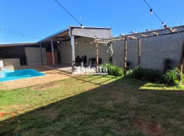 Casa · 250m² · 1 Quarto · 2 Vagas · Casa com 1 quarto disponível para venda no bairro Laranjeiras em Uberlândia MG
