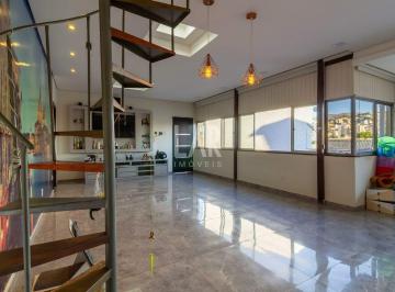 Casa · 260m² · 7 Quartos · 2 Vagas · Casa de 260m² á venda com 7 quartos, 6 banheiros, 2 suítes e 2 vagas de garagem no bairro Santa Tere