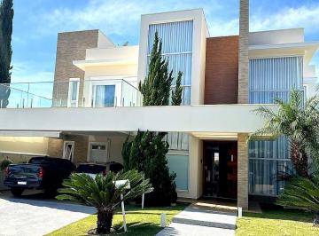 Casa · 455m² · 3 Quartos · 4 Vagas · Uma residência que impressiona pela arquitetura e conquista pela experiência de viver