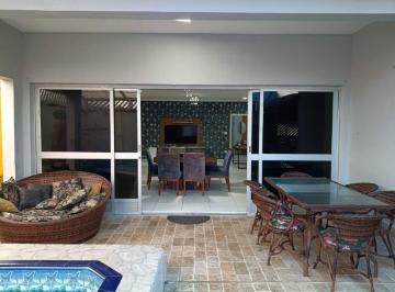 Casa · 447m² · 5 Quartos · 2 Vagas · Casa com piscina próximo da praia, 04 dormitórios sendo 01 suíte com 02 vagas de garagem