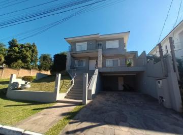 Casa · 420m² · 3 Quartos · 3 Vagas · Casa em condomínio com 3 dormitórios, sendo um suíte e infraestrutura completa.