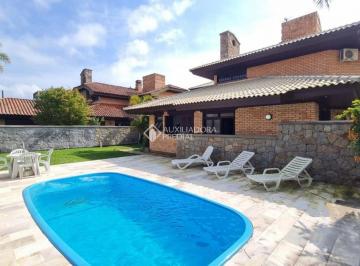 Casa · 315m² · 4 Quartos · 3 Vagas · Locação | Ampla Casa Mobiliada com Aquecimento Solar e Área de Lazer em Jurerê Internacional
