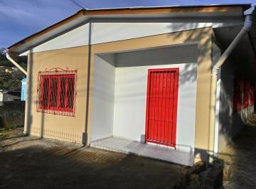 Casa · 100m² · 3 Quartos · Casa com 3 dormitórios e amplo pátio na Parada 10 da Lomba do Pinheiro