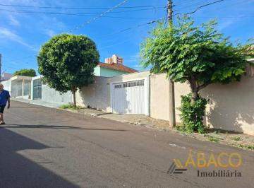 Casa · 250m² · 3 Quartos · 4 Vagas · Casa para alugar em Centro de 250.00m² com 3 Quartos, 2 Suites e 4 Garagens
