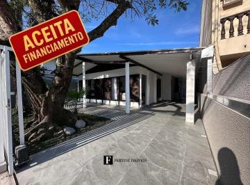 Casa · 109m² · 3 Quartos · 3 Vagas · Casa com piscina e 03 quartos em Praia de Leste