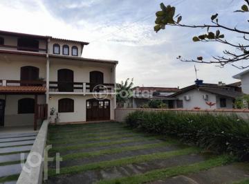 d751d8f6 · Casa, 5 dormitórios, 270 m², em Praia do Meio (Ens Brito)