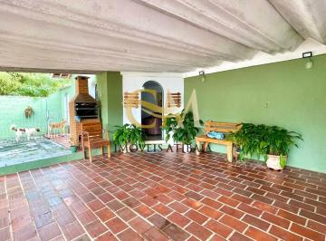 Casa · 210m² · 3 Quartos · 3 Vagas · Imóvel próximo ao centro de Atibaia