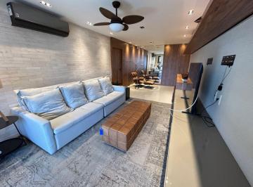 Apartamento de 3 quartos, Rio de Janeiro · Apartamento decorado por arquiteto. 131m², planta ampla e bem distribuída em um espaço de sofistica