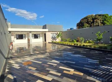 Casa de 3 quartos, Gama · Vende-se uma casa na com 3 quartos, sendo 1 suíte na QD 12 do Setor Sul