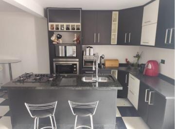Casa de 4 quartos, Curitiba · Sobrado com quintal espaçoso