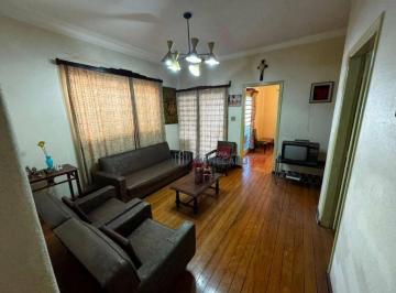 Casa · 174m² · 4 Quartos · 1 Vaga · Casa para venda em Centro de 174.00m² com 4 Quartos e 1 Garagem