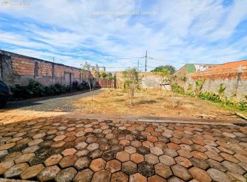 Casa · 70m² · 2 Quartos · 2 Vagas · Mais terreno. Mais possibilidades - Bairro de Lourdes