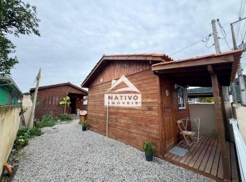 Casa · 64m² · 3 Quartos · 1 Vaga · 2 Casas de Madeira á venda no Rio Vermelho