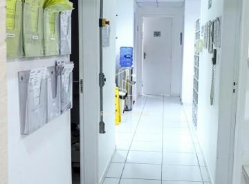 Comercial · 240m² · 1 Quarto · 3 Vagas · Oportunidade única: Sobrado comercial com 1 quarto, 2 salas, 2 banheiros e 3 vag