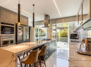 1 · Casa de condomínio com 262 m², 3 quartos sendo 2 suítes à venda no bairro Bigorrilho.