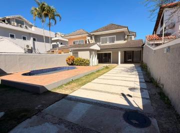 Casa · 400m² · 5 Quartos · 1 Vaga · Excelente casa 5 quartos com piscina na Barra da Tijuca, condomínio Riomar!