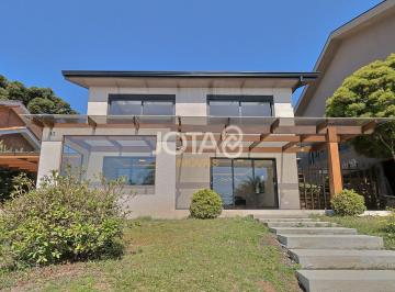 Casa · 340m² · 3 Quartos · 4 Vagas · CASA EM CONDOMÍNIO COM 3 QUARTOS E PISCINA AO LADO DO PARQUE TINGUI