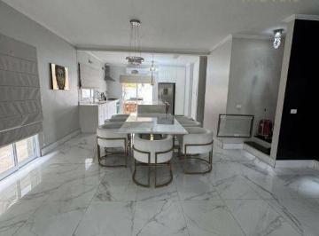 Casa · 282m² · 3 Quartos · 4 Vagas · Casa de Condomínio para venda e aluguel em Morada Dos Pinheiros (aldeia Da Serra) de 282.00m² com 3