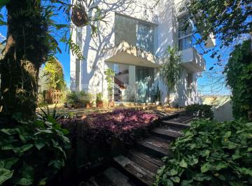 Casa · 350m² · 4 Quartos · 6 Vagas · Casa à Venda com 04 Quartos no Bairro Bela Vista em Divinópolis MG.