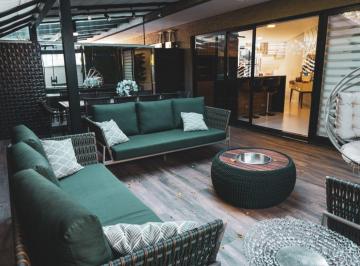 Casa de 3 quartos, Curitiba · Sobrado Alto Padrão | 3 Suítes | Hidromassagem | Pé-direito Duplo | Espaço Gourmet | Condomínio