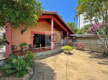 Casa · 272m² · 3 Quartos · 4 Vagas · Casa térrea á venda com 3 quartos, no Centro, Peruíbe/SP