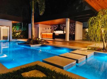 Casa de 4 quartos, Rio de Janeiro · Mansão Exclusiva no Alphaville, Barra da Tijuca: Luxo, Espaço e Privacidade em um Oásis Urbano