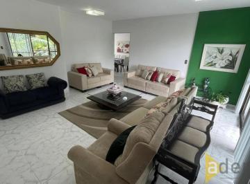 Apartamento · 215m² · 4 Quartos · 2 Vagas · Apartamento Praia do Tombo com 215m², 3 dormitórios, 2 suítes, 2 vagas demarcadas, piscina, portaria