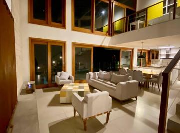 Casa · 315m² · 3 Quartos · 3 Vagas · Excelente casa em Condomínio a venda em Itaipu - Niterói -Rio de Janeiro