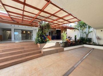 Casa · 304m² · 4 Quartos · 4 Vagas · Oportunidade única no Centro de Betim com 4 quartos. 