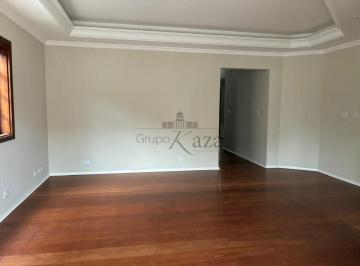 Casa · 450m² · 4 Quartos · 2 Vagas · Oportunidade - Casa em Condomínio - Jardim das Colinas - 4 Dormitórios - 360m².