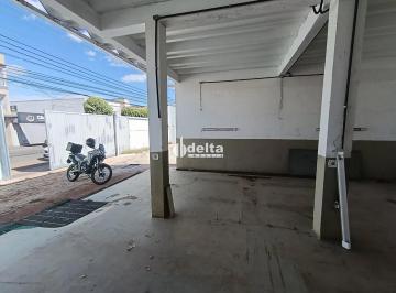 Comercial · 923m² · Área disponível para locação no bairro Nossa Senhora Aparecida em Uberlândia-MG.