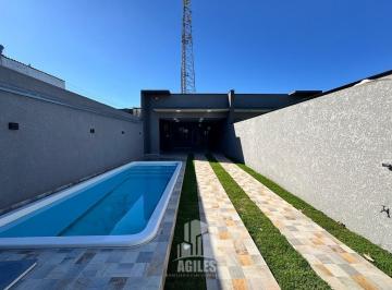 Casa · 124m² · 3 Quartos · 3 Vagas · Casa com piscina na balneário Leblon