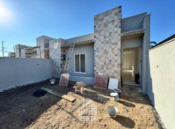 Casa · 108m² · 2 Quartos · 2 Vagas · Casa com suíte e 2 vagas de garagem em Shangri-lá