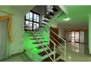 Casa · 220m² · 4 Quartos · 4 Vagas · Casa de Condomínio para alugar em Arujá V de 220.00m² com 4 Quartos, 2 Suites e 4 Garagens