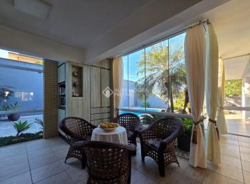 Casa · 91m² · 4 Quartos · 6 Vagas · Casa Plana com 4 quartos sendo 1 suíte, piscina e espaço de garagem para 6 carros no Glória, à venda